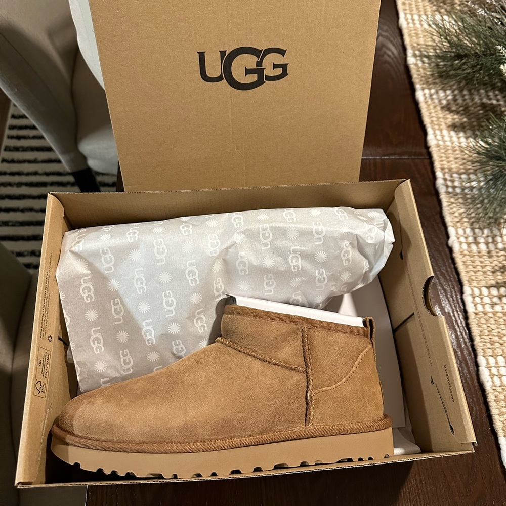 Classic Ultra mini uggs size 8 chestnut
